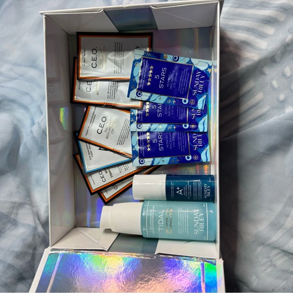 ✨ Sunday Riley Skincare Discovery Travel Bundle + 9 Samples! ✨